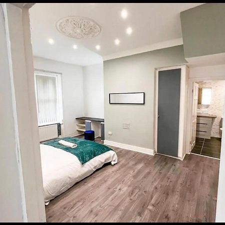 Lovely 1-Bedroom Apartment, Free Street Parking Newcastle upon Tyne Eksteriør billede