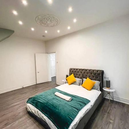 Lovely 1-Bedroom Apartment, Free Street Parking Newcastle upon Tyne Eksteriør billede