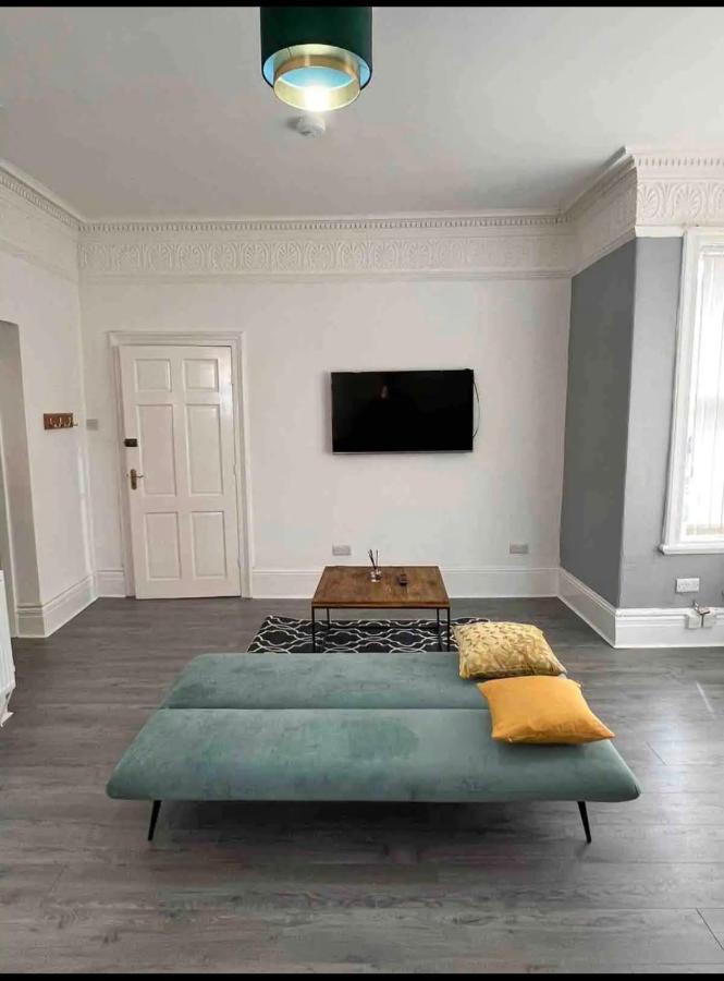 Lovely 1-Bedroom Apartment, Free Street Parking Newcastle upon Tyne Eksteriør billede