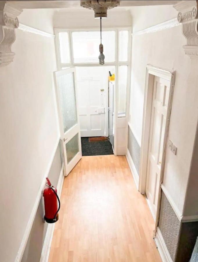 Lovely 1-Bedroom Apartment, Free Street Parking Newcastle upon Tyne Eksteriør billede