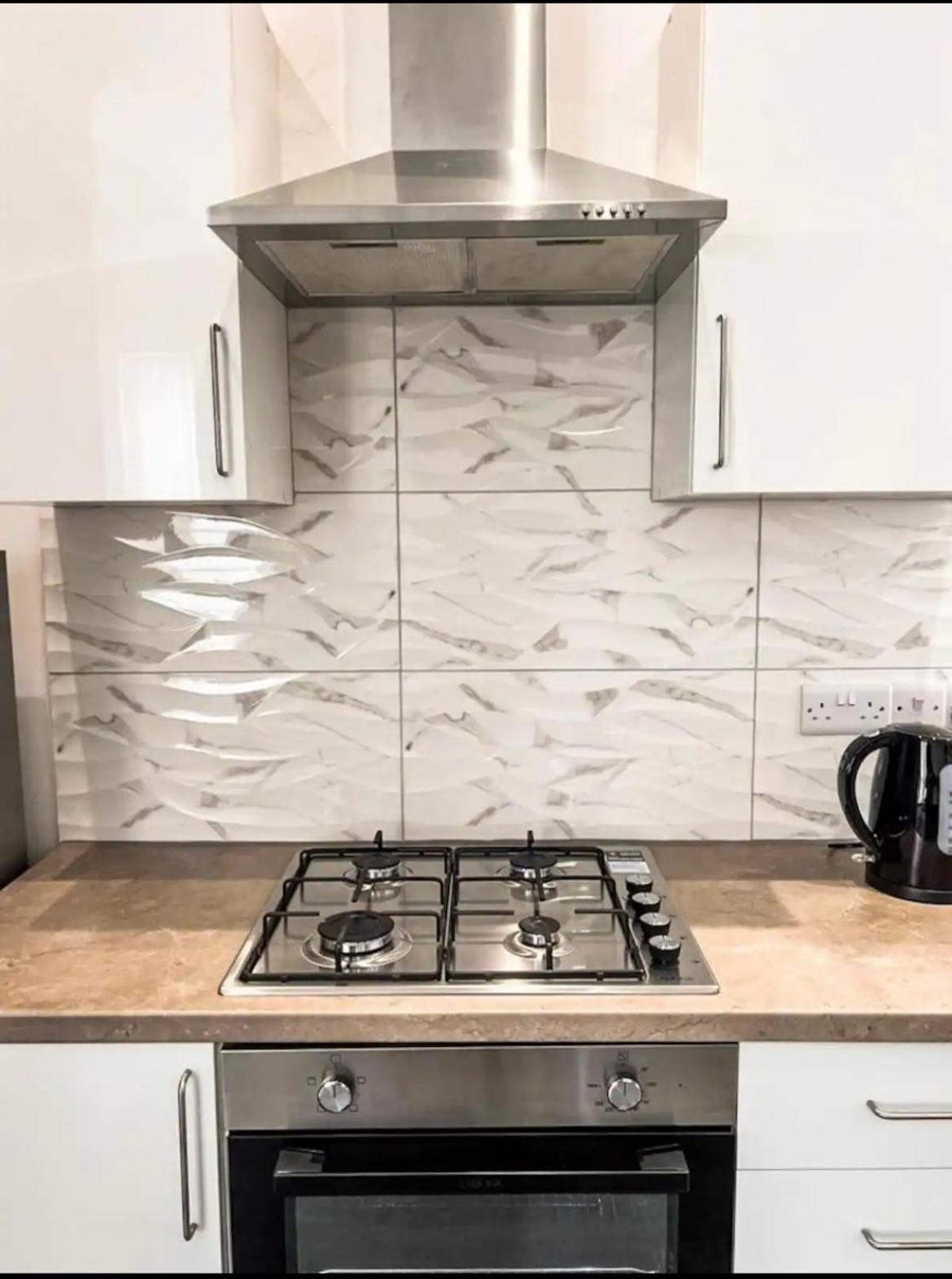 Lovely 1-Bedroom Apartment, Free Street Parking Newcastle upon Tyne Eksteriør billede